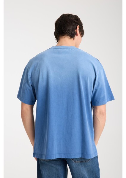 Erkek Bisiklet Yaka Pamuk Moon Baskılı T-Shirt - Modern ve Şık Spor Tarzı, Yazlık fırsatları