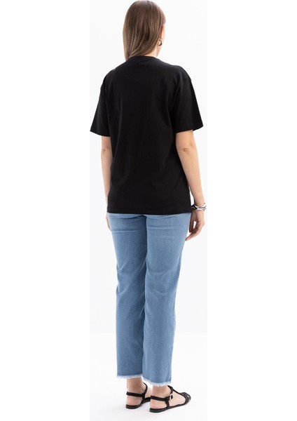 Siyah-Kısa Kollu Nakış Detaylı T-Shirt