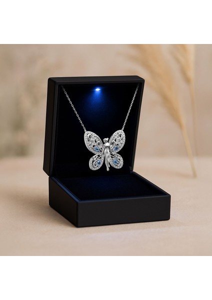 Işıklı Kutuda Aşk Perisi Beyaz Gümüş Kolye