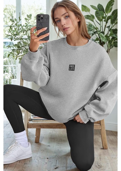 Kadın Gri Free Life Baskılı 0 Sıfır Yaka Oversize Salaş Bol Kesim Polar Sweatshirt