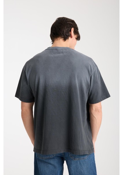 Erkek Bisiklet Yaka Pamuk Moon Baskılı T-Shirt - Modern ve Şık Spor Tarzı, Yazlık fiyatları