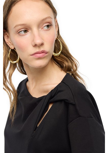 Makis Siyah Renk Regular Fit Bisiklet Yaka Düşük Kollu Tişört fiyatları