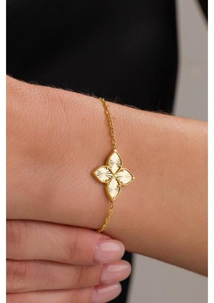 Gümüş Altın Gold Kaplama Yonca Çiçek Lazer Kalem Işlemeli Taşsız Bileklik fiyatları