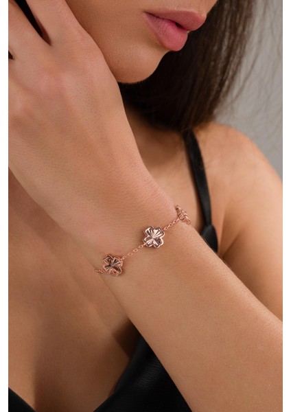 Gümüş Rose Kaplama Üç Yoncalı Yonca Çiçek Lazer Işlemeli Taşsız Bileklik