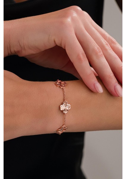 Gümüş Rose Kaplama Üç Yoncalı Yonca Çiçek Lazer Işlemeli Taşsız Bileklik modelleri