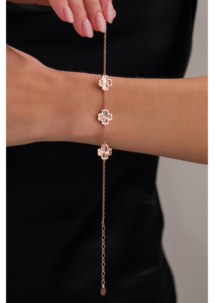 Gümüş Rose Kaplama Üç Yoncalı Yonca Çiçek Lazer Işlemeli Taşsız Bileklik fırsatları