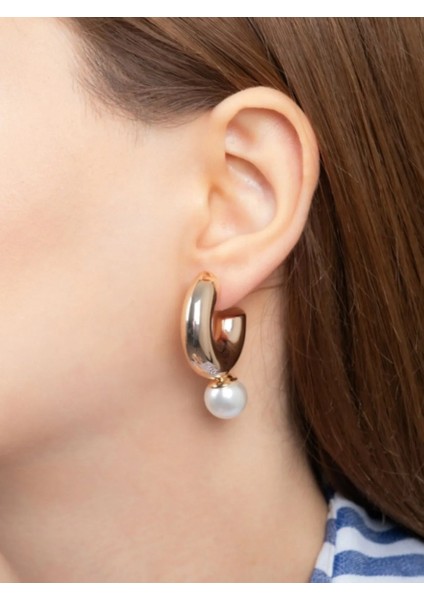 Inci Detaylı Rose Gold Renk C Form Bombeli Küpe - Şık ve Gösterişli Tasarım
