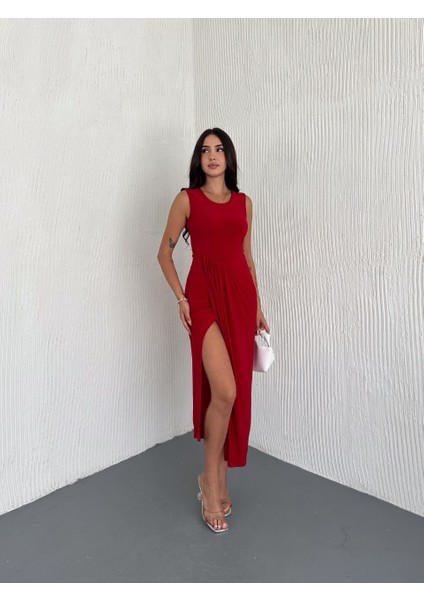 Kırmızı Yırtmaçlı Midi Boy Elbise