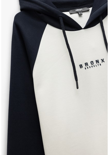 Yeni Sezon Uzun Kollu Renk Kontrastlı Baskılı Kapşonlu Sweatshirt indirimleri