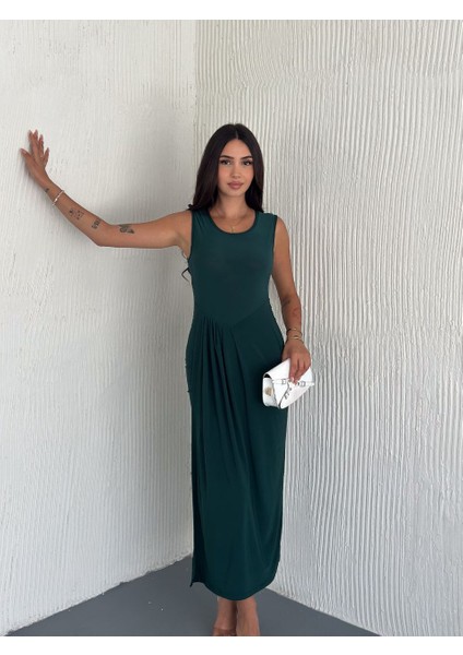 Zümrüt Yeşili Yırtmaçlı Midi Boy Elbise