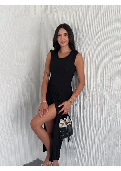 Siyah Yırtmaçlı Midi Boy Elbise