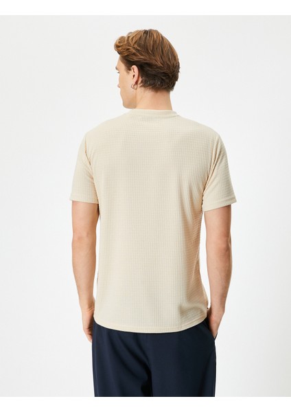 Yeni Sezon Slim Fit Tişört Bisiklet Yaka Kısa Kollu Dokulu fırsatları