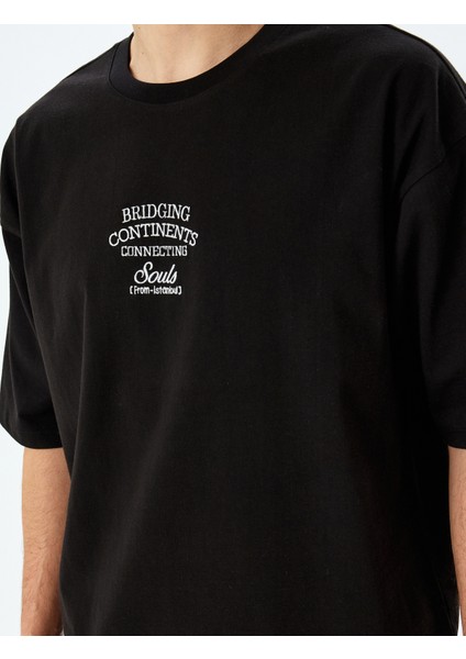 Yeni Sezon Pamuklu Bisiklet Yaka Tok Kumaş Slogan Işlemeli Kısa Kollu Oversize Tişört indirimleri