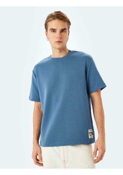 Yeni Sezon Etiket Detaylı Regular Fit Tok Kumaş Kısa Kollu Bisiklet Yaka Tişört modelleri