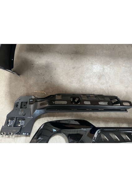 Bmw G20 Arka Tampon ve Difüzör Seti M-Tech