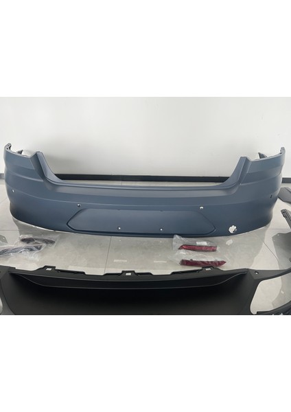 Vw Passat B8 R-Line Arka Tampon ve Difüzör Seti