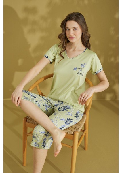 Yaprak Desenli Kısa Kollu Kapri Pijama Takımı