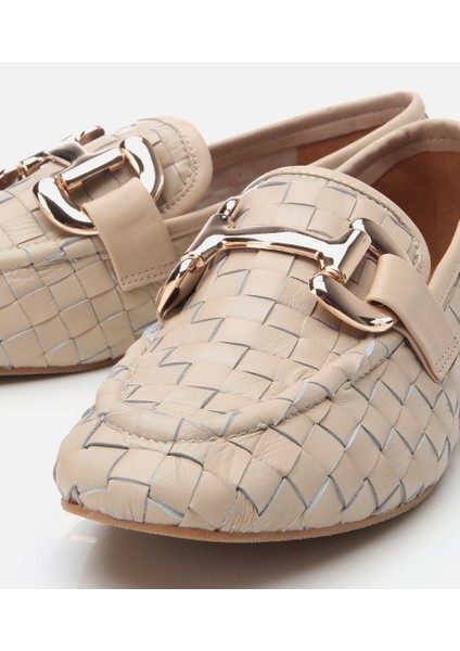 01AYH303950A310 KADIN Deri Bej Örgü Detaylı Tokalı Klasik Loafer modelleri
