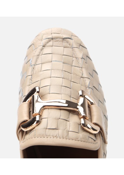 01AYH303950A310 KADIN Deri Bej Örgü Detaylı Tokalı Klasik Loafer fırsatları