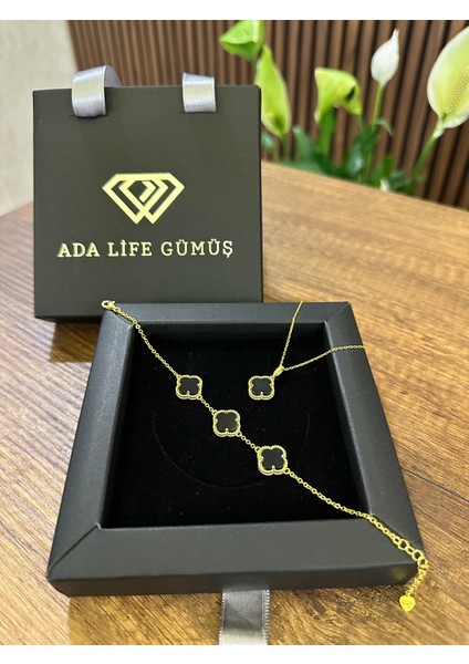 (Çantalı Kutu) 925 Ayar Gümüş 18 Ayar Gold Kaplama Siyah Taşlı 2 Li Yonca Set 3 Sıra Bileklik Kolye
