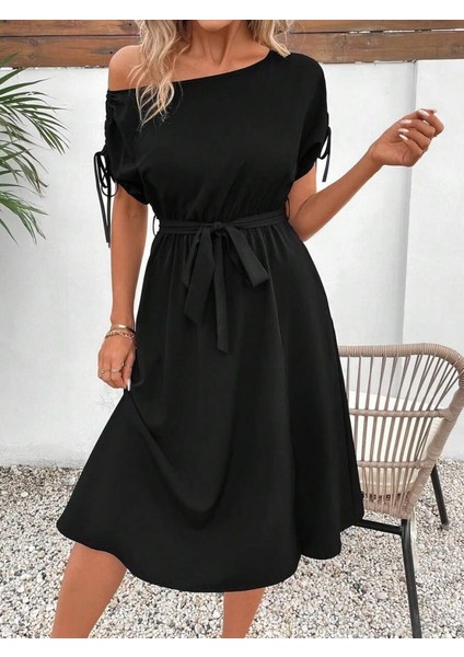 Kadın Tek Omuzu Açık Kol Ucu Fiyonklu Belden Kuşaklı Yırtmaç Detaylı Viskon Elbise fiyatları