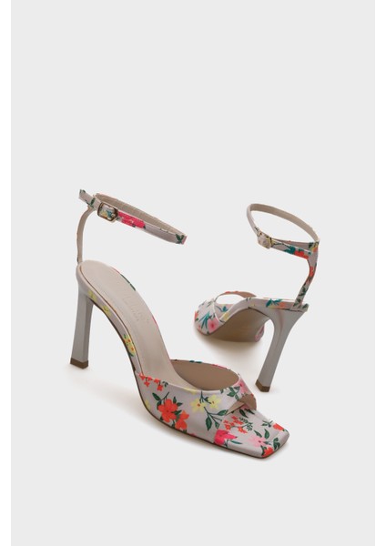 Arkası Açık Küt Burunlu Yüksek Topuklu Çiçek Desenli Kadın Ayakkabı