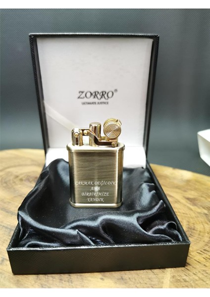 Kişiye Özel Gold Renk Benzinli Pirinç Gövde Çakmak ZR0096013