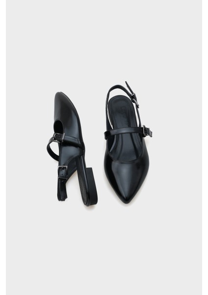 Arkası Açık Bantlı Toka Detaylı Sivri Burunlu Kadın Babet