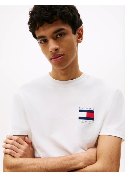 Tjm Reg Flag Graph Bckprnt T Ext Erkek Beyaz T-Shirt DM0DM21910YBL fırsatları