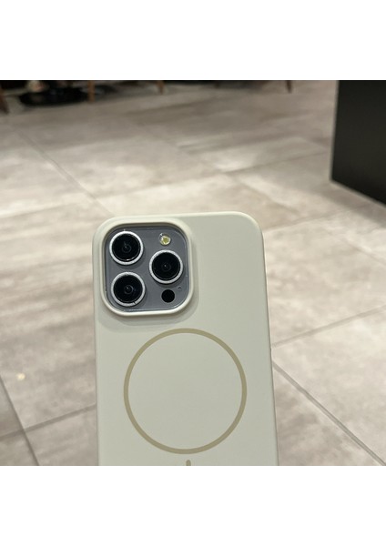 iPhone 16 Pro (6.3inc) Magsafe ile Uyumlu Yumuşak Soft Mükemmel Manyetik Esnek Silikon Kılıf fırsatları