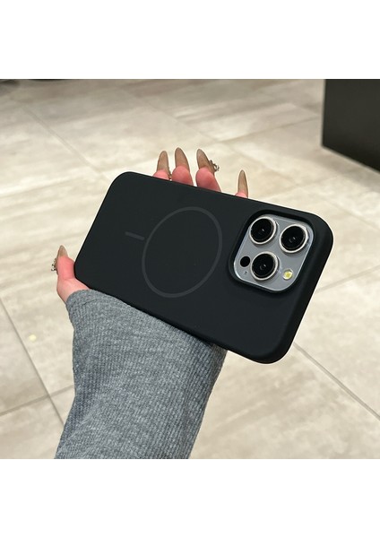 iPhone 16 Pro (6.3inc) Magsafe ile Uyumlu Yumuşak Soft Mükemmel Manyetik Esnek Silikon Kılıf fırsatları