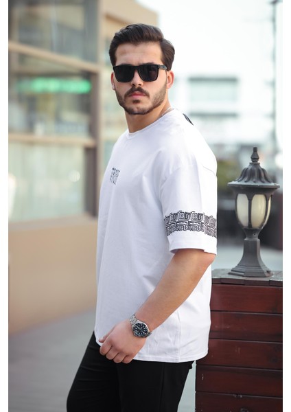 Beyaz Tribe Baskı Detaylı Sıfır Yaka Kısa Kollu Oversize Tişört- 2503 fiyatları