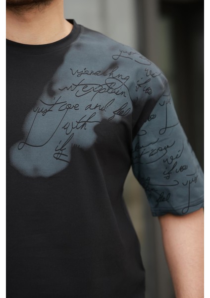 Siyah Kol Baskı Detaylı Sıfır Yaka Oversize Kısa Kollu Tişört -2506 modelleri