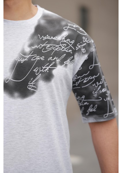 Gri Kol Baskı Detaylı Sıfır Yaka Oversize Kısa Kollu Tişört -2506 modelleri
