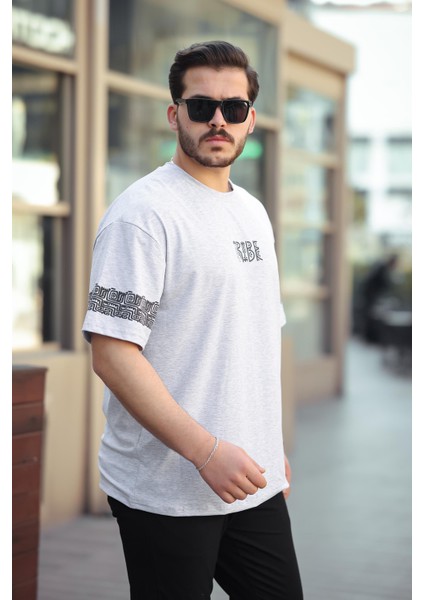 Gri Tribe Baskı Detaylı Sıfır Yaka Kısa Kollu Oversize Tişört- 2503 modelleri