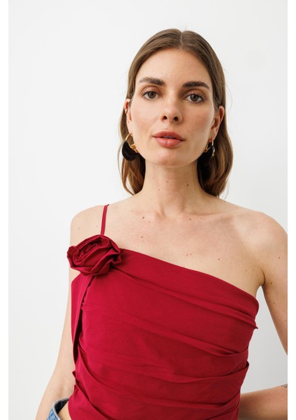 Vişne Gül Detaylı Asimetrik Tek Askılı Pamuklu Bluz fiyatları