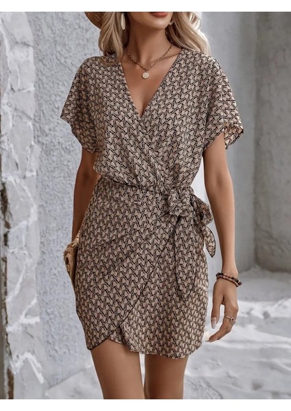 Kadın Kısa Yarasa Kollu Önden Kruvaze Yaka Detaylı Önden Bağlamalı Desenli Süprem Elbise fırsatları