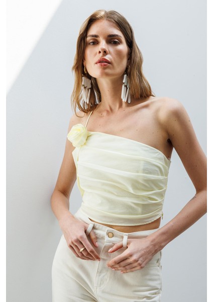 Sarı Gül Detaylı Asimetrik Tek Askılı Pamuklu Bluz