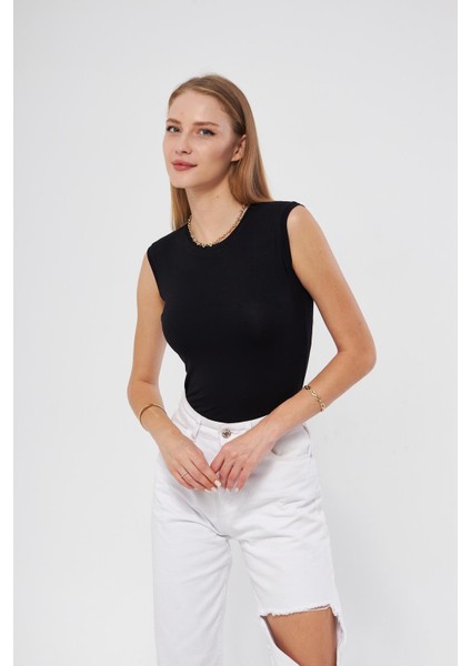 Kadın Siyah Beyaz 2 Li Kolsuz Body Bisiklet Yaka 2109 indirimleri