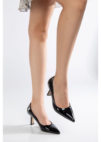 Kadın Sade ve Şık Topuklu Stiletto