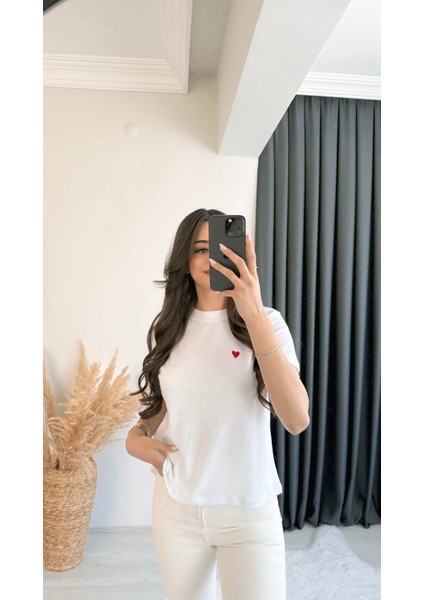 Dimit Dilvin Bisiklet Yaka Kalp Işlemeli Tshirt Beyaz fiyatları