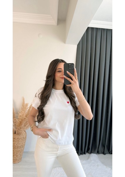Dimit Dilvin Bisiklet Yaka Kalp Işlemeli Tshirt Beyaz fırsatları