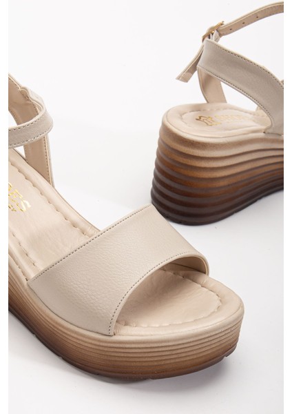 Daniel Kadın Bej Cilt Günlük Ortopedik Taban Sandalet fırsatları