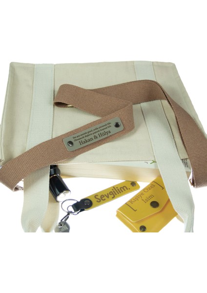 Yavruağzı-Bordo, Yol Arkadaşına, Isim Plaka ve 0 Rh (-) Kan Grubu Yazılı Kişiye Özel 2'li Anahtarlık