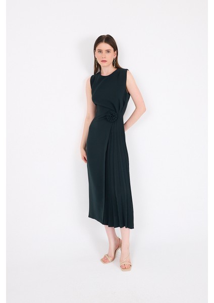 Zümrüt Çiçek Detaylı Pliseli Midi Abiye Elbise 251671