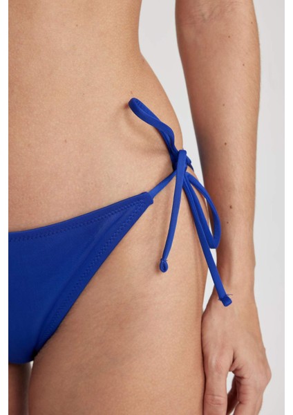 Bağcıklı Bikini Altı-Fall in Love T3670AZ24SM fırsatları