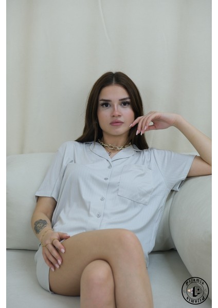 Gri Düğmeli Şortlu Kısa Kollu Kadın Pijama Takımı