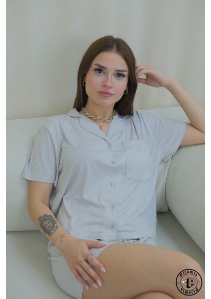 Gri Düğmeli Şortlu Kısa Kollu Kadın Pijama Takımı