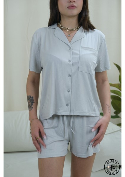 Gri Düğmeli Şortlu Kısa Kollu Kadın Pijama Takımı