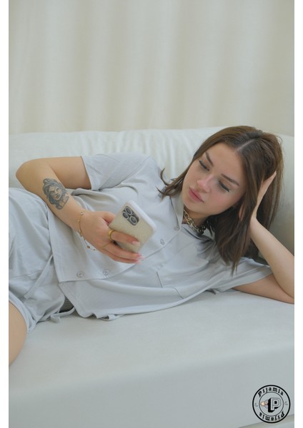 Gri Düğmeli Şortlu Kısa Kollu Kadın Pijama Takımı